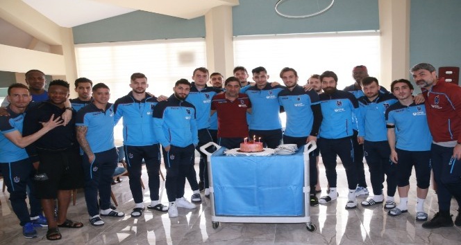 Uğurcan Çakır’a, Antalyaspor maçı öncesi doğum günü sürprizi