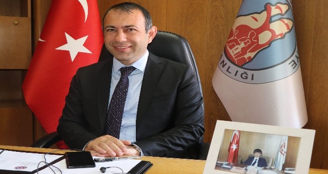 32 yıl önce öğrenciyken oturduğu koltuğa bu kez belediye başkanı olarak oturdu