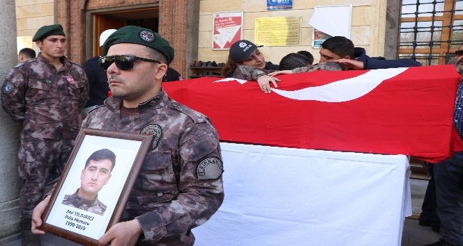 Trafik kazasında hayatını kaybeden Özel Harekat polisi son yolculuğuna uğurlandı