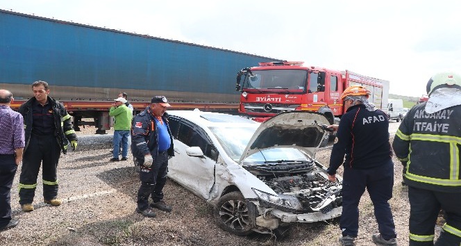 Aksaray’da 2 otomobil çarpıştı: 5 yaralı