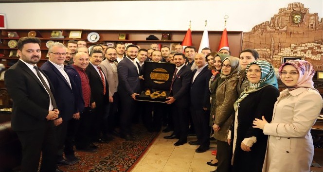 AK Parti İl Yönetimi Başkan Arı’yı ziyaret etti