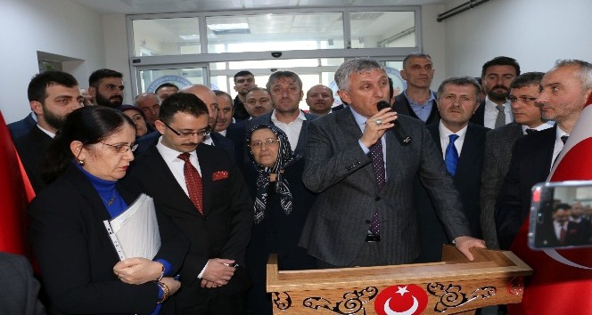 Of Belediye Başkanı Sarıalioğlu mazbatasını aldı
