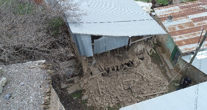 Elazığ’da 5.2’lik deprem 11 köyde 50 eve hasar verdi