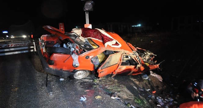 Sandıklı’da trafik kazası üç kişi ağır yaralandı