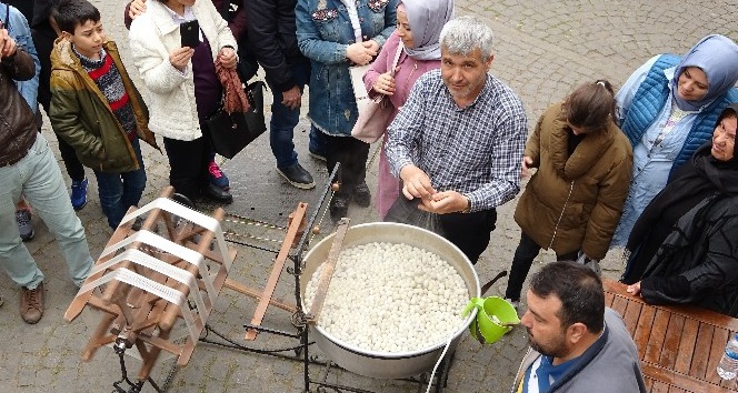(Özel) Tarihi Kozahan’da kozalar ipliğe böyle dönüştü