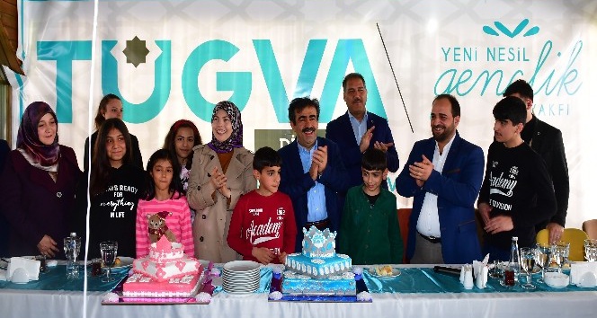 Vali Güzeloğlu çocuk evlerindeki çocukların doğum gününü kutladı