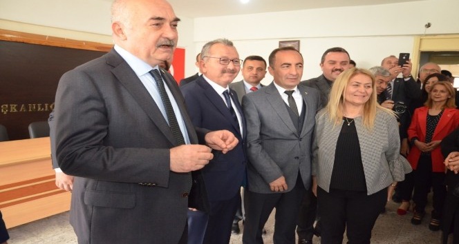 İskilip Belediye Başkanı Ali Sülük mazbatasını aldı