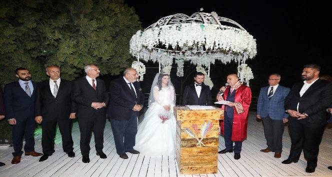 Başkan Altınok ilk nikah merasiminde aile birlikteliği mesajı verdi