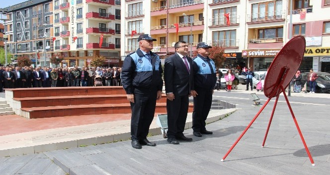 Çan Belediye Başkanı Öz  Atatürk büstüne çelenk bıraktı