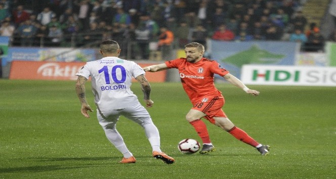 Spor Toto Süper Lig: Çaykur Rizespor: 1 - Beşiktaş: 2 (İlk yarı)