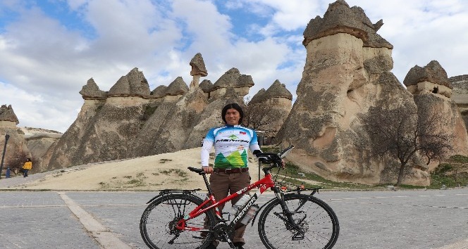 Çinli Jacky Chen bisikletiyle 61 ülkeyi gezdi