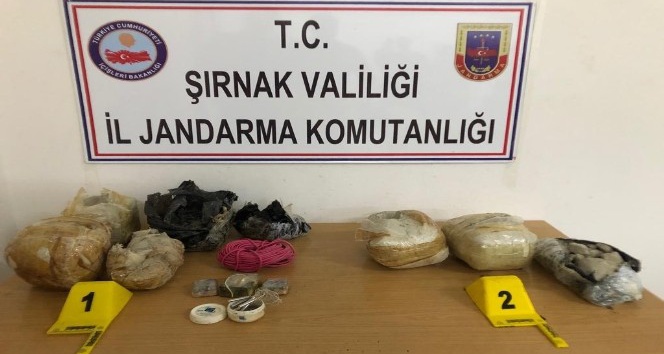 PKK’lı teröristlerin yola tuzakladığı 30 kiloluk EYP bulundu