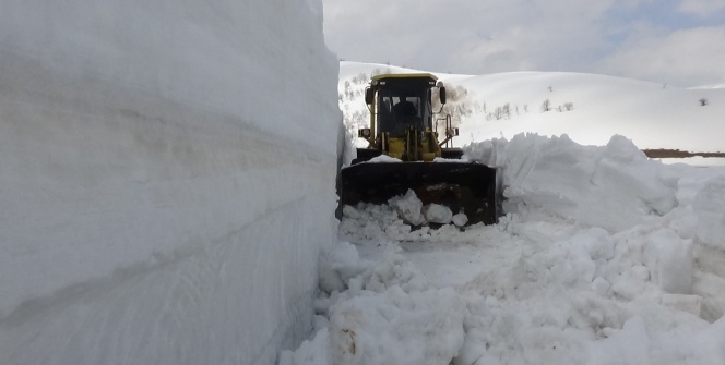 Nisan ayında 6 metre karla mücadele