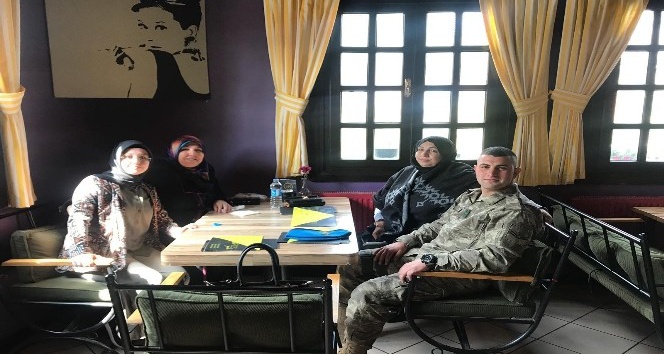 Askerden annesine duygulandıran sürpriz
