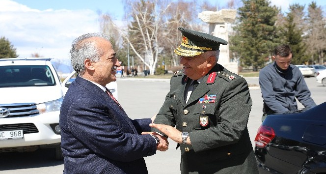 9. Kolordu Komutanı Tümgeneral Veli Tarakçı’dan, Rektör Çomaklı’ya ziyaret