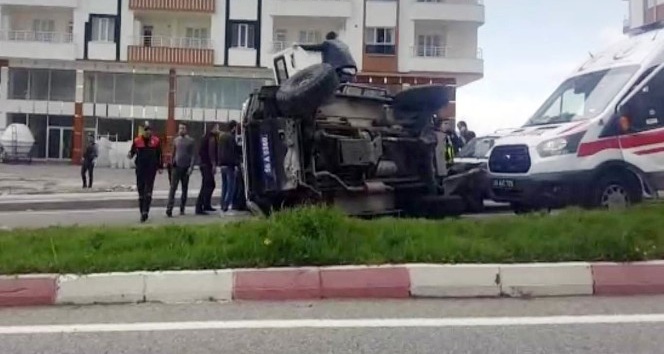 Siirt’te zırhlı polis aracı devrildi