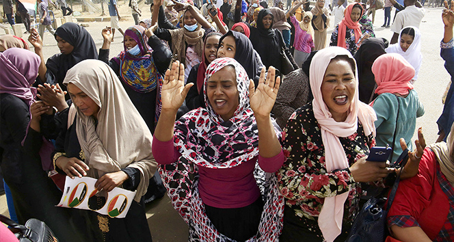 Sudan halkı sivil darbe yaptı