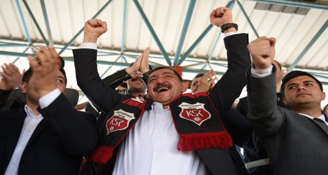 Başkan Vidinlioğlu ile Başkan Aydın, Kastamonuspor’a destek oldu