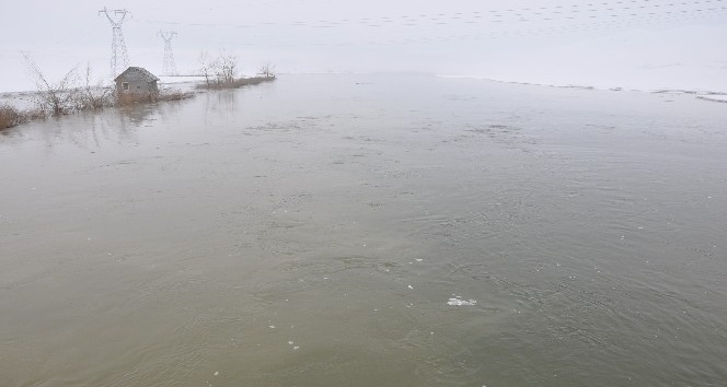 Nehil Çayı’nda su seviyesinin yükselmesi köylüleri korkutuyor