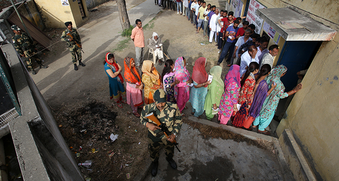 Hindistan seçimlerinin ilk gününde olaylar çıktı