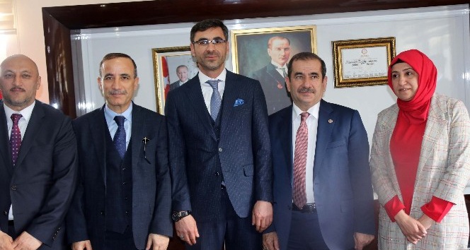 Bitlis Belediye Başkanı Tanğlay mazbatasını aldı