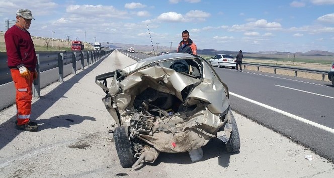 Aksaray’da iki otomobil çarpıştı: 5 yaralı