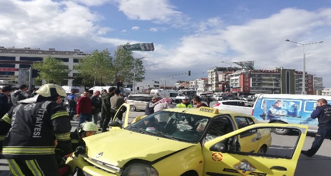 Denizli’de trafik kazası: 4 yaralı