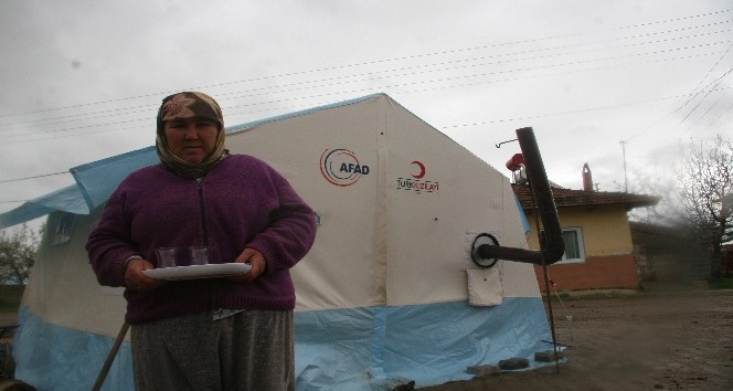 (Özel haber) Deprem bölgesindeki çadırlarda zorlu yaşam mücadelesi devam ediyor