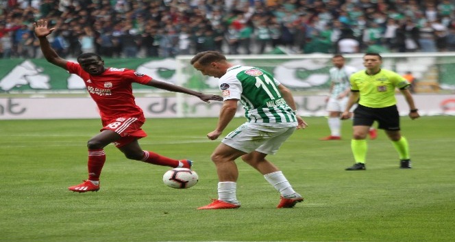 Spor Toto Süper Lig: Atiker Konyaspor: 1 - Demir Grup Sivasspor: 1 (İlk yarı)