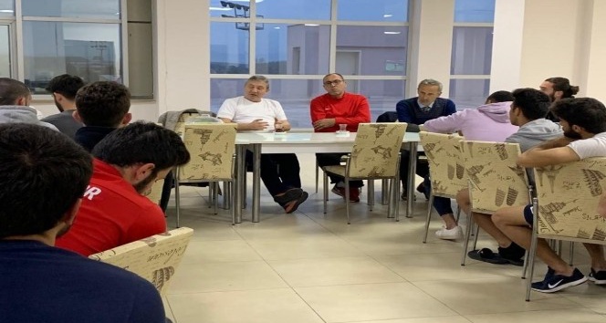 Düzcespor Başkanı Aydın teknik ekiple buluştu