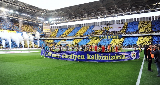 Fenerbahçe’den derbide anlamlı pankart!