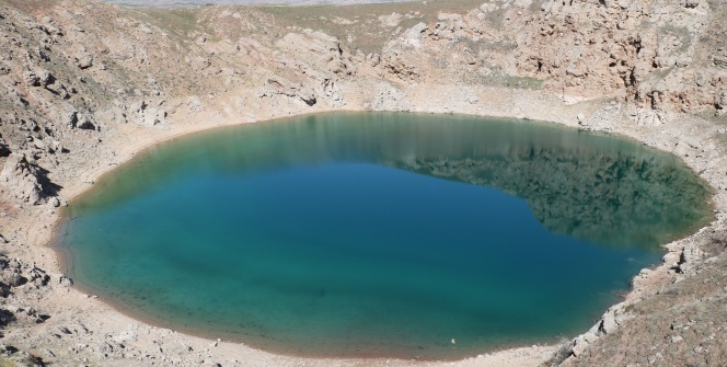 Bu göl görenleri kendine hayran bırakıyor