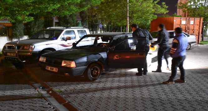 Turgutlu’da otomobile ateş açıldı: 1 yaralı