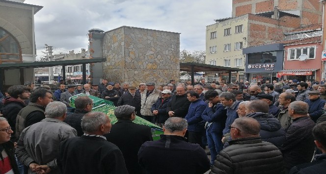 Düğün dönüşü kazada ölen iki kardeş toprağa verildi