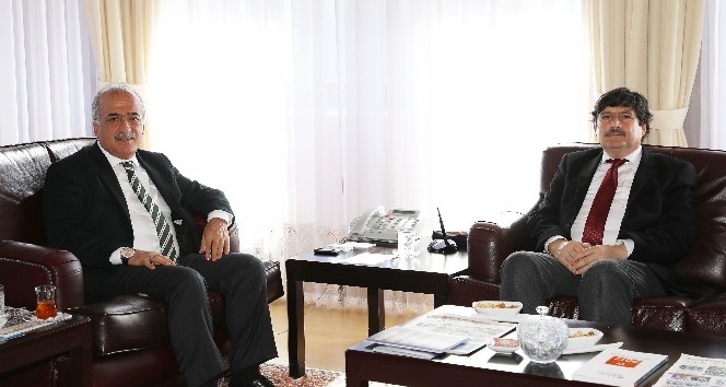 Bitlis Eren Üniversitesi Rektöründen, Prof. Dr. Çomaklı’ya ziyaret