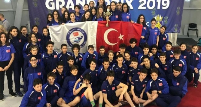 Türkiye Yüzme Federasyonu Karmaları Bulgaristan’da tarih yazdı
