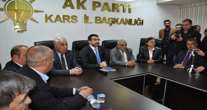 AK Parti Kars İl Başkanlığı’nda değerlendirme toplantısı yapıldı