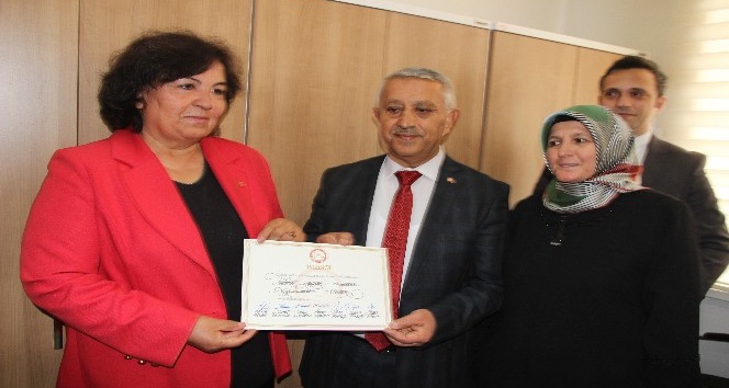 Afyonkarahisar’ın yeni Belediye Başkanı Mehmet Zeybek görevi devraldı
