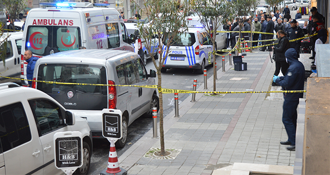İstanbul&#039;da bir kişi sokak ortasında öldürüldü