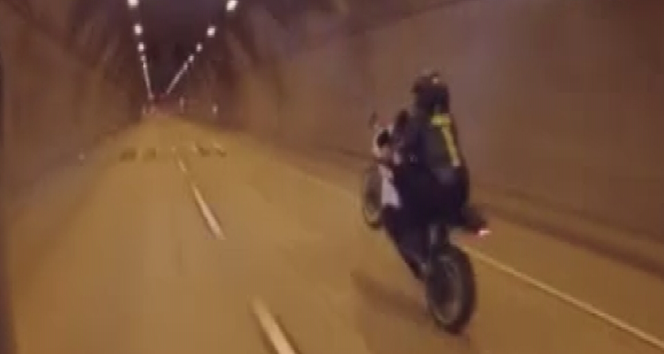 İstanbul’da motosikletli magandanın kız arkadaşıyla tek teker terörü kamerada