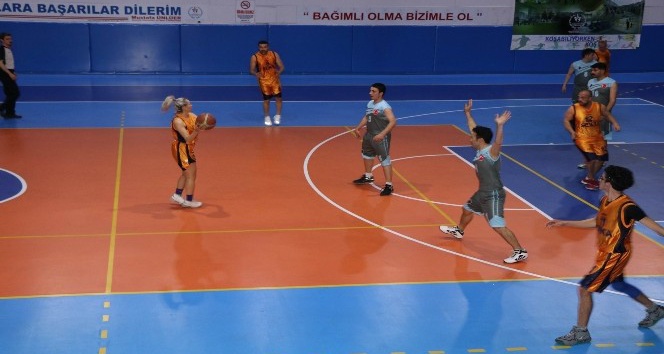 Nevşehir’de düzenlenen basketbol turnuvanın tek kadın basketbolcusu