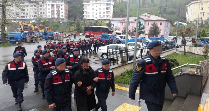 Trabzon’da jandarmadan uyuşturucu tacirlerine şafak baskını