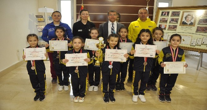 Gaziantep Kolej Vakfı Sporcularının Artistik Cimnastik Başarısı