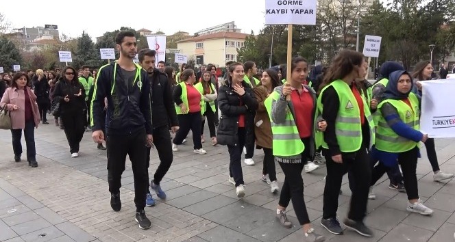 Liseli gençler bağımlılıkla mücadele için yürüdü