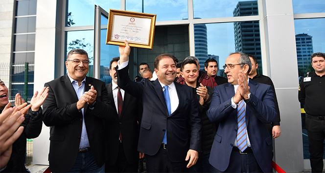 Maltepe Belediye Başkanı Ali Kılıç mazbatasını aldı