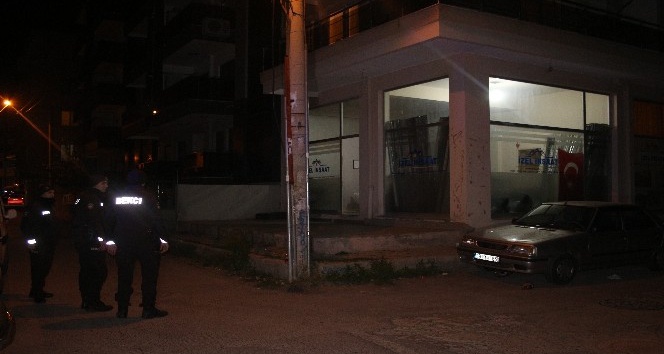 İzmir’de iki kişi arasında çıkan tartışma kanlı bitti: 1 ağır yaralı