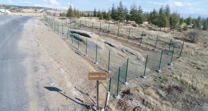 Koruma altındaki 'Ejderha Taşı'nı kazan 3 şüpheli yakalandı