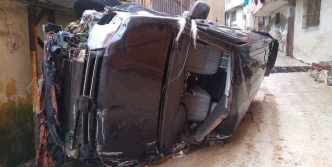 Sel araçları hurdaya çevirdi