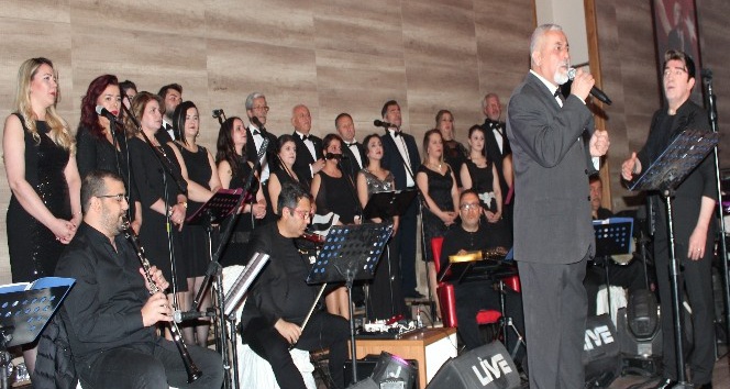Alaşehir Belediyesi TSM Korosu’ndan müzik ziyafeti