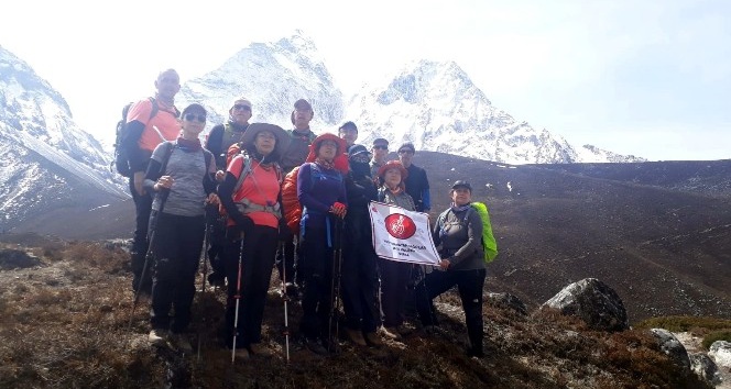 Bursalı dağcılar Everest’e tırmandı